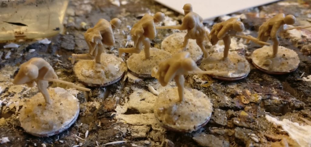 So sieht die Base der Figuren aus dem Revell Set 02510 Soviet Infantry vor der Bemalung aus. 